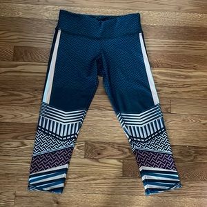NWT Onzie Women’s cropped leggings size S/M